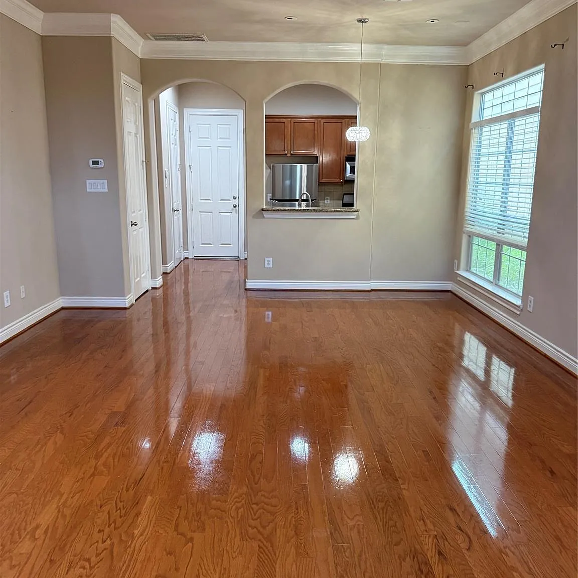 3 bed, 2.5 bath, 2328 sqft, $2,300 — Photo 3