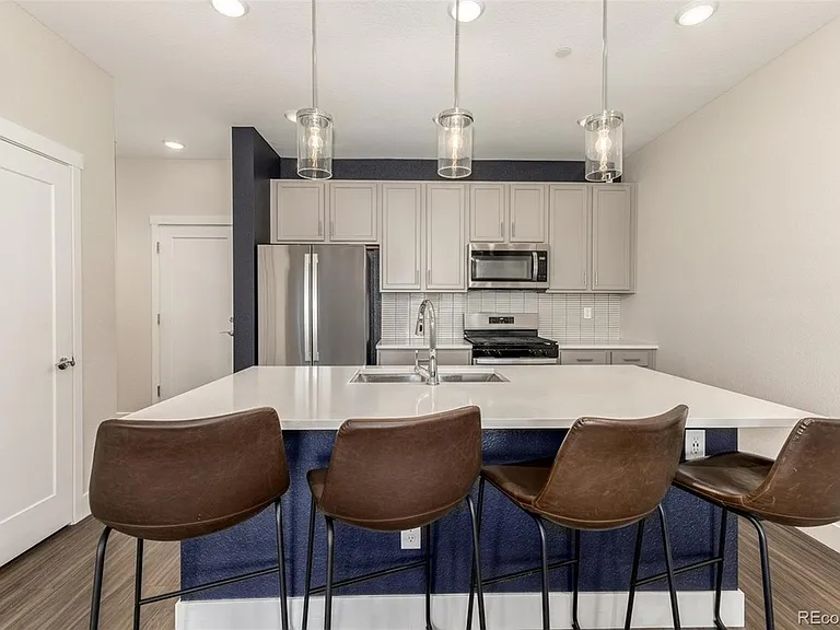 2563 W 69th Pl — Photo 3