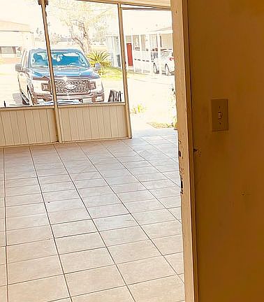 4th image of 1316 Sunwest Blvd