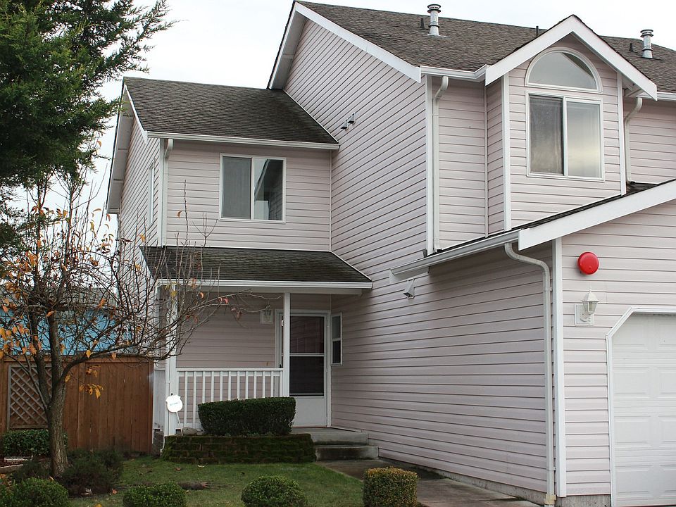 1st image of 121 21st St SE APT E