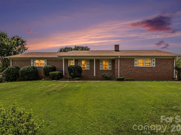 1018 Rembrandt Dr SW, Concord, NC 28027