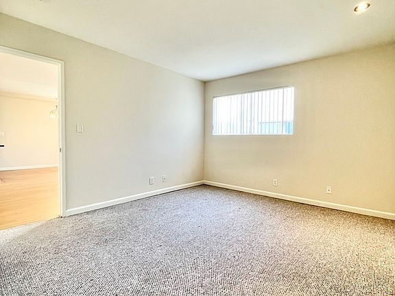 4th image of 860 S Ardmore Ave #103A