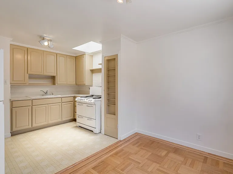 115 Farnum St — Photo 10