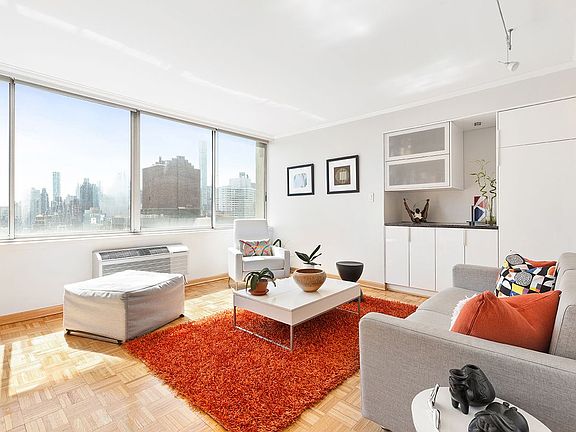 3rd image of 353 E 72nd St APT 27B