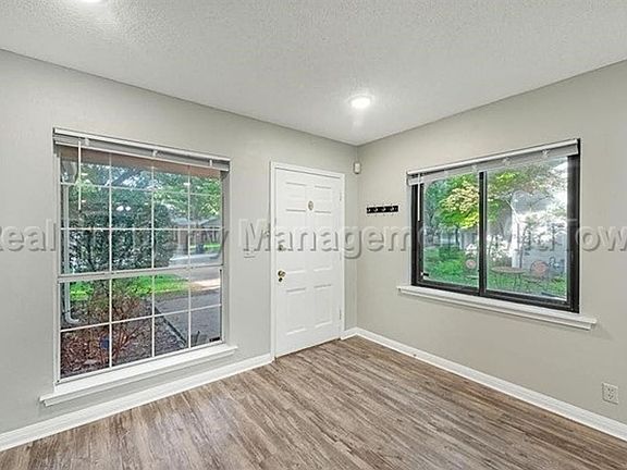4th image of 6312 Kenwick Ave