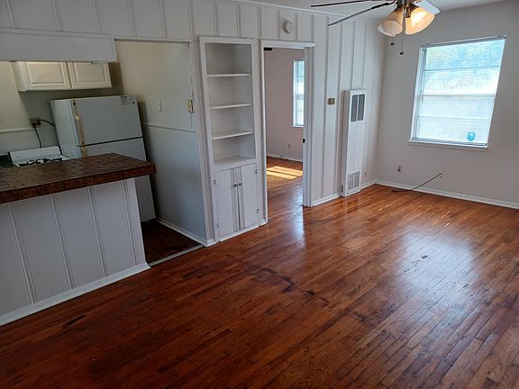 3rd image of 803 Eleanor Ave #A