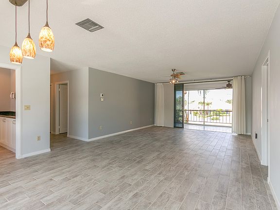 4th image of 18 Turtle Creek Dr APT F