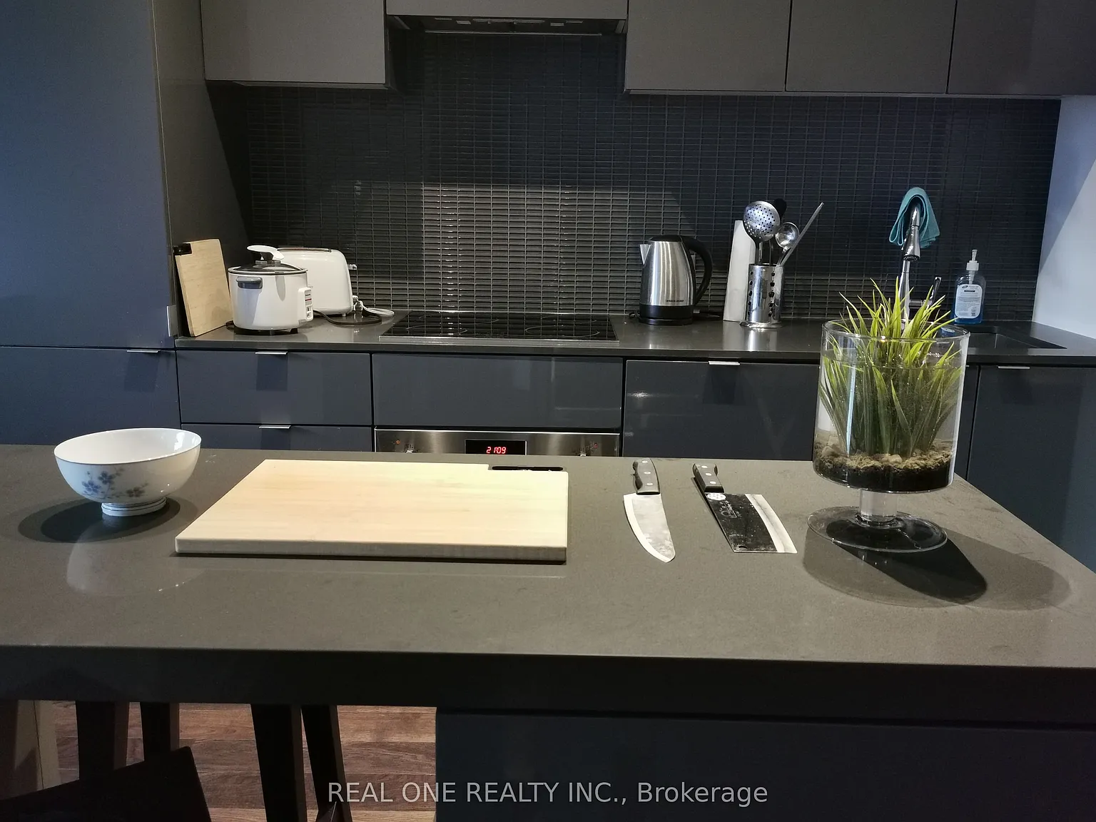 1 bed, $1,300 — Photo 4
