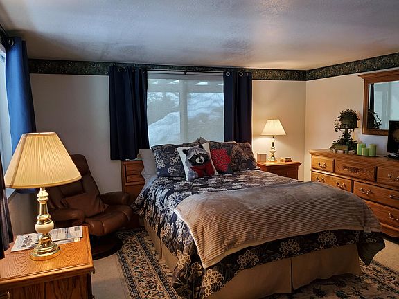 2nd image of 565 High St #1