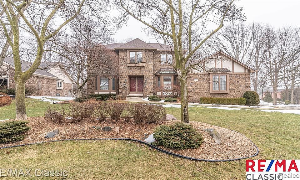 1st image of 25758 Surrey Ct