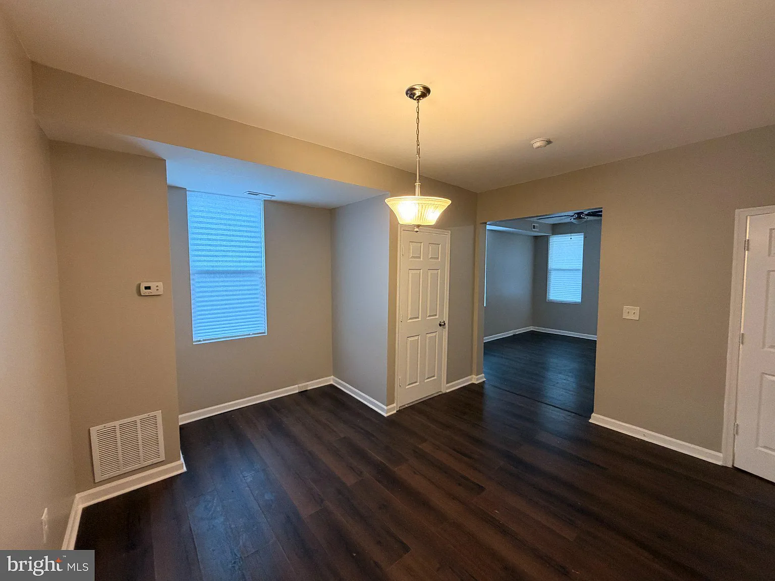 3 bed, 3.0 bath, 1280 sqft, $1,600 — Photo 4