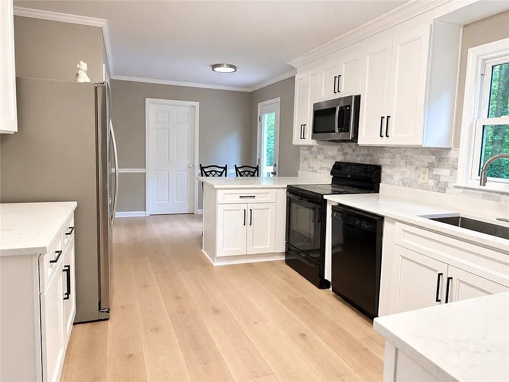 5 bed, 4.5 bath, 3669 sqft, $3,500 — Photo 4