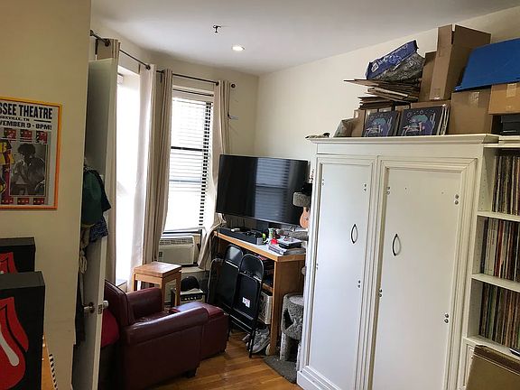 2nd image of 336 Jefferson Ave #3