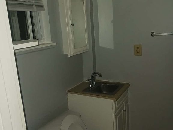 4th image of 101 S 11th St #3