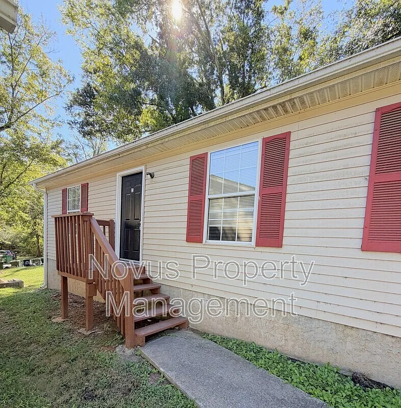 3 bed, 2.0 bath, 875 sqft, $1,025 — Photo 1
