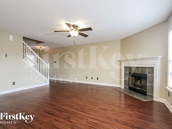 3rd image of 1441 Dowell St