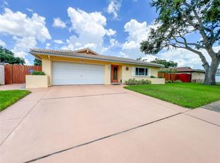 9951 121st St, Seminole, FL 33772