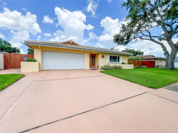 9951 121st St, Seminole, FL 33772