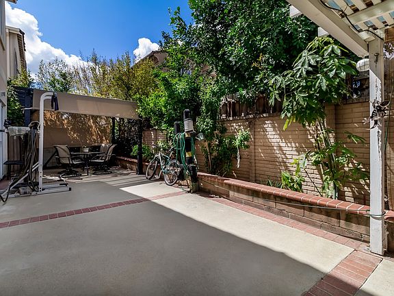 3rd image of 9439 Lemona Ave
