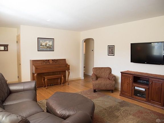 5th image of 258 Cherry Dr