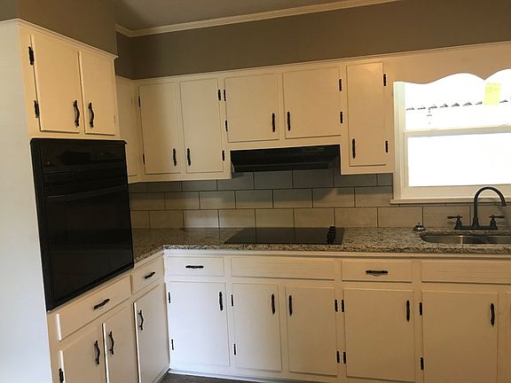 4th image of 26 Pinecrest Dr