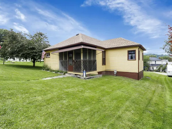 141 Hull St, Crooksville, OH 43731