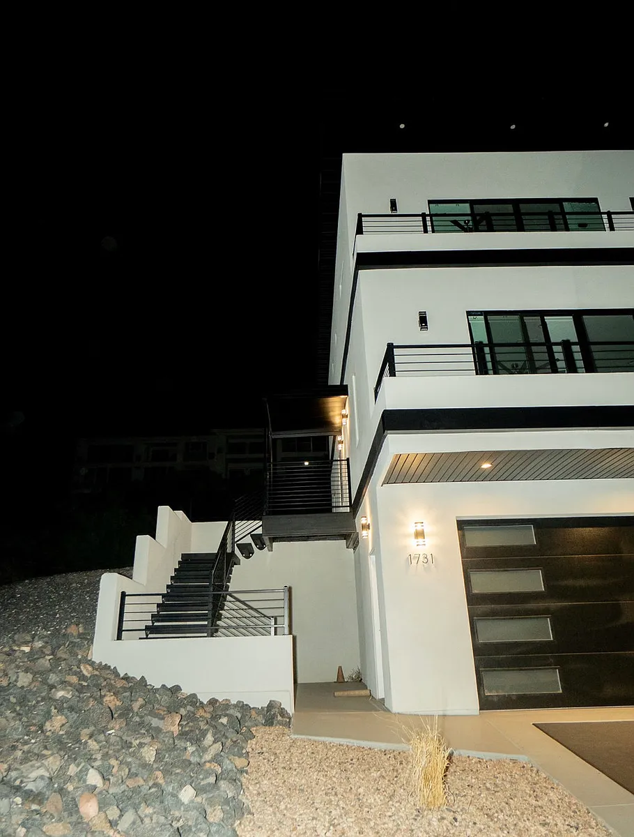 Building Photo - 1739 W Canyon View Dr