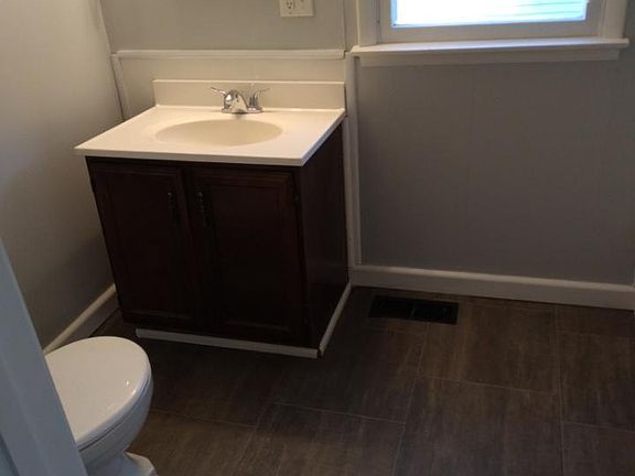 5th image of 1607 W Adams St #A