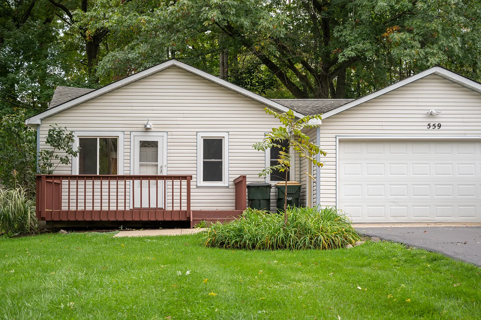 559 Gatewood Dr photo 1