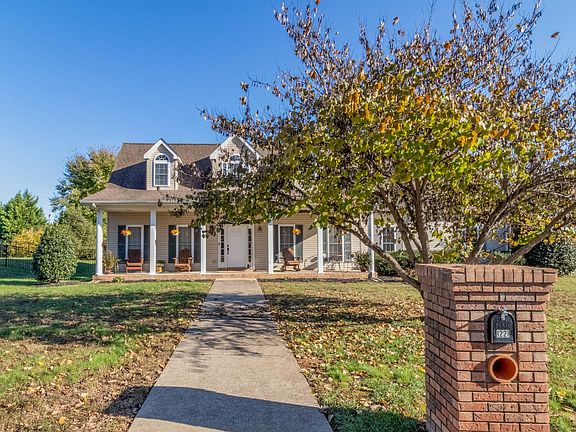 4th image of 1221 Fieldcrest Ln