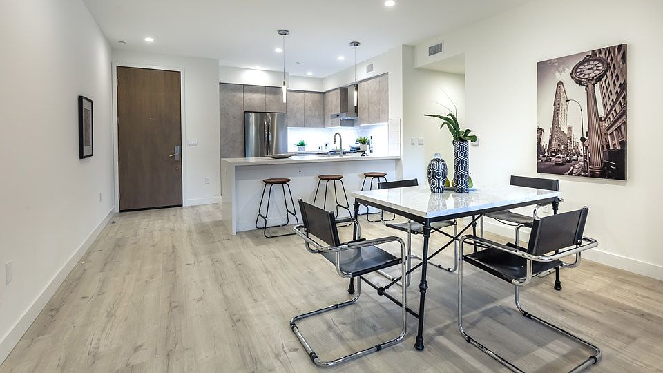 1st image of 905 Wilcox Ave #Penthouse 3