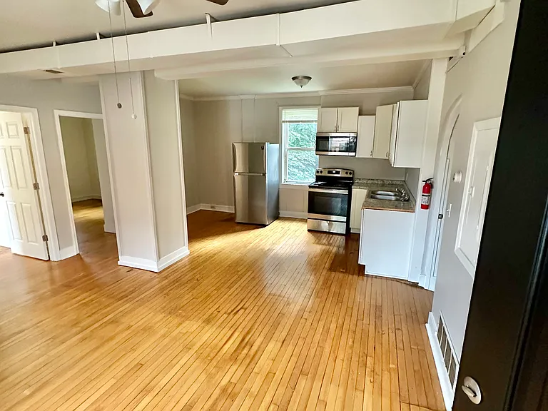 601 Olive Ln #1R — Photo 3