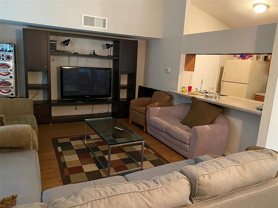 1st image of 9527 Gonzales Dr