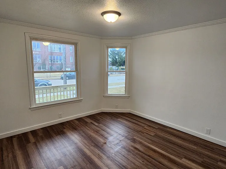 2320 Howe St — Photo 31