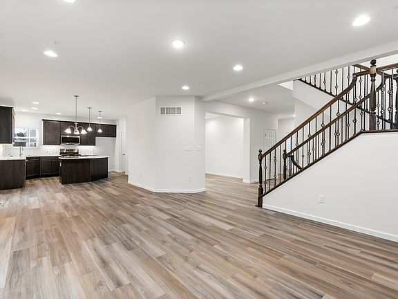 4th image of 4275 Lions Chase Dr