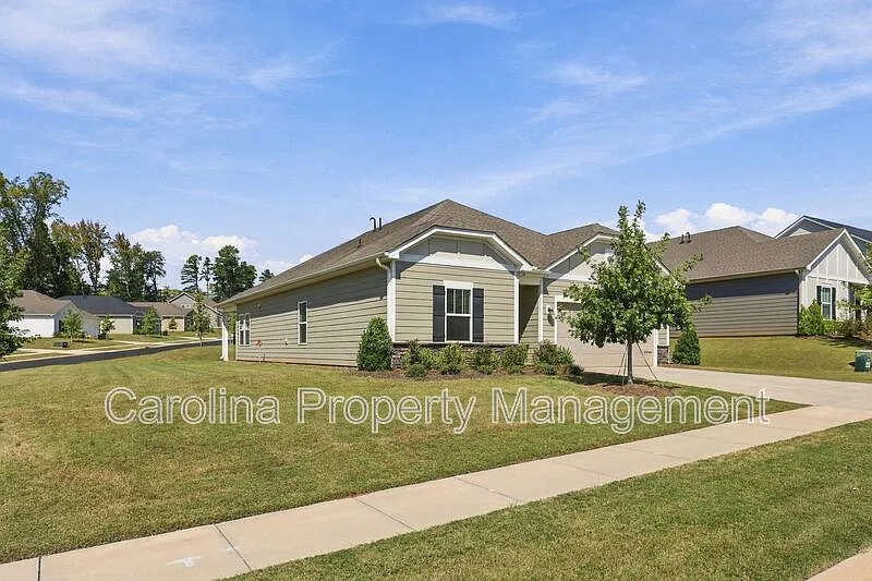 3 bed, 2.0 bath, $2,350 — Photo 3
