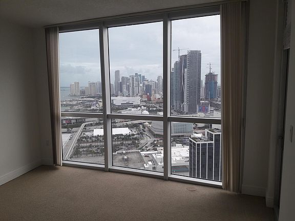 5th image of 1750 N Bayshore Dr APT 4014
