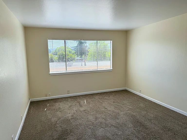 348 4th Ave — Photo 9