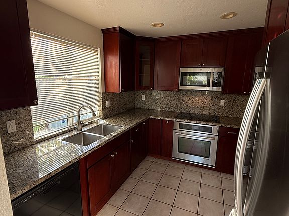5th image of 375 Shawnee Pl
