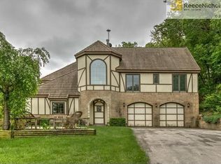 8614 Woodland Ter, Lenexa, KS 66220