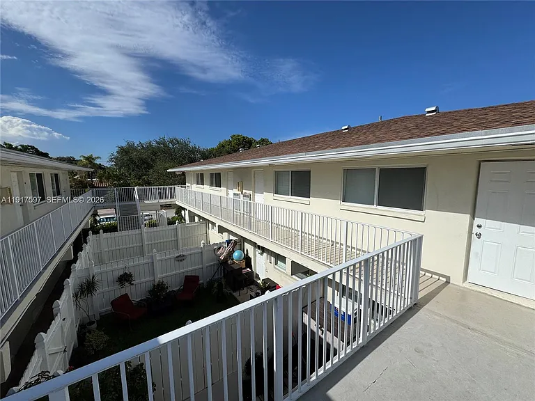 1856 NE 46th St #F8 — Photo 21
