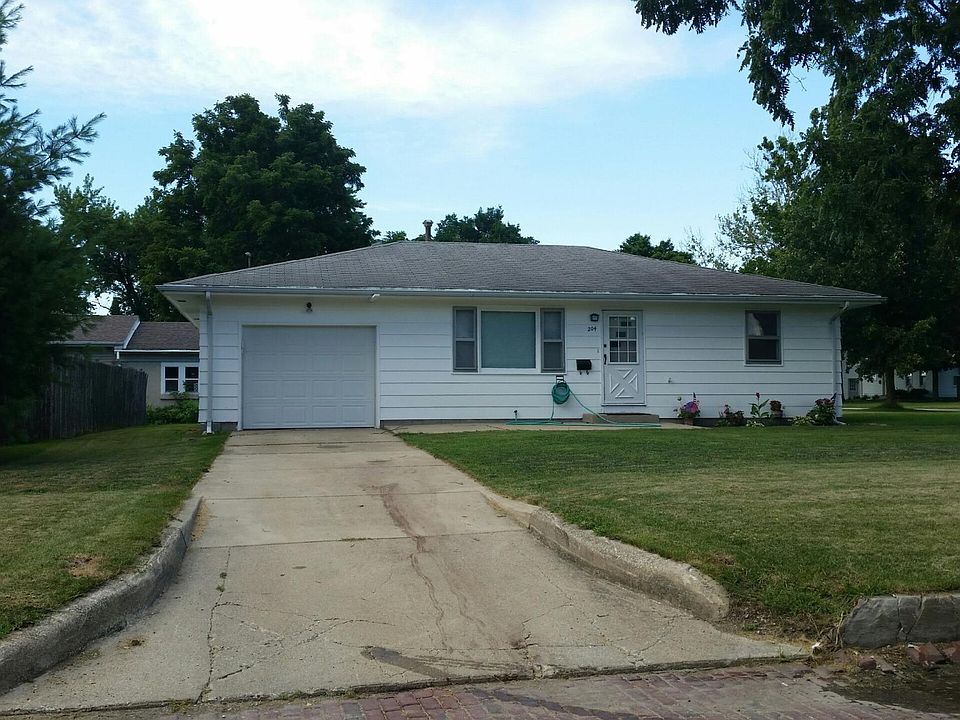 1st image of 204 W 10th St