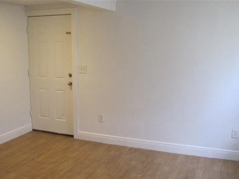 109 E Gladys St #D — Photo 3