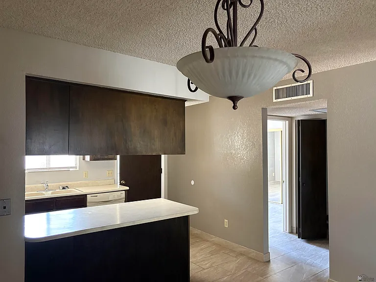 2155 S 14th Ave — Photo 12