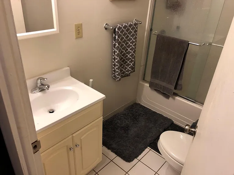 2022 Spring Garden St #1F — Photo 5
