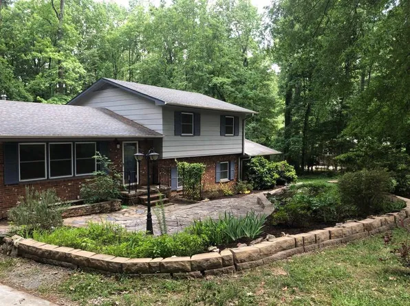 743 Tinkerbell Rd, Chapel Hill, NC 27517