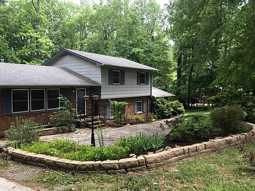 743 Tinkerbell Rd Photo 1
