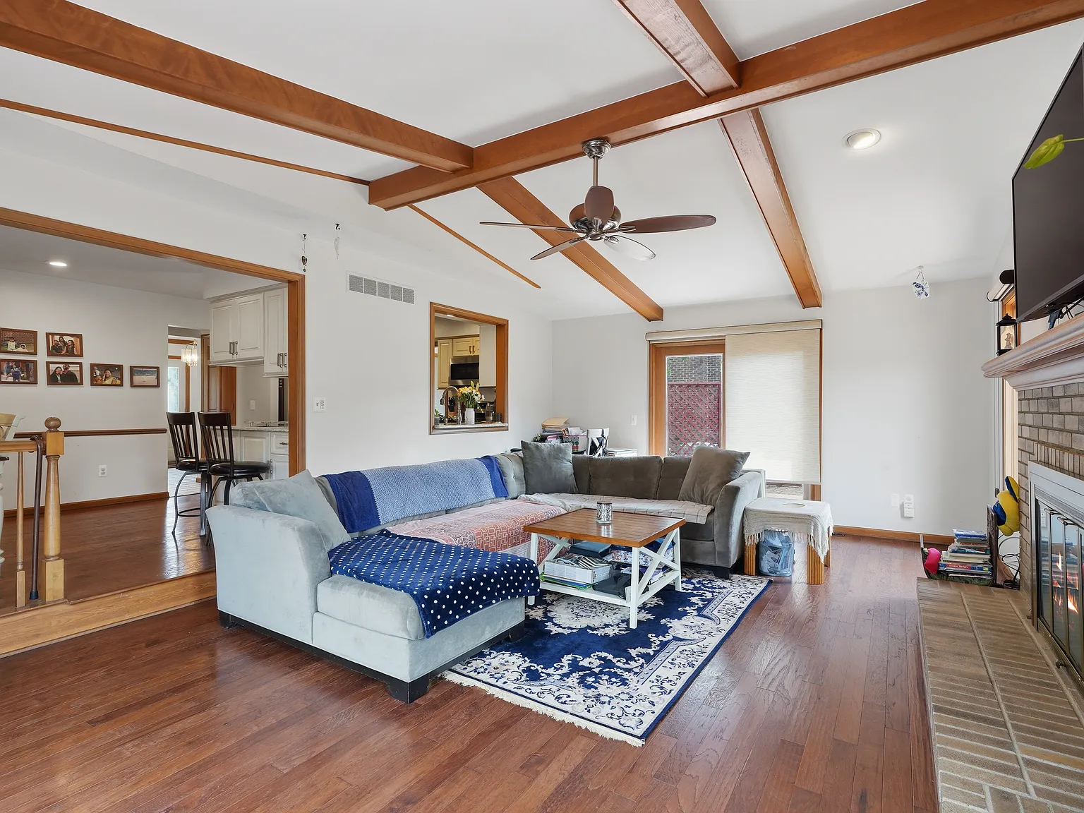 4 bed, 2.5 bath, 2508 sqft, $3,700 — Photo 4