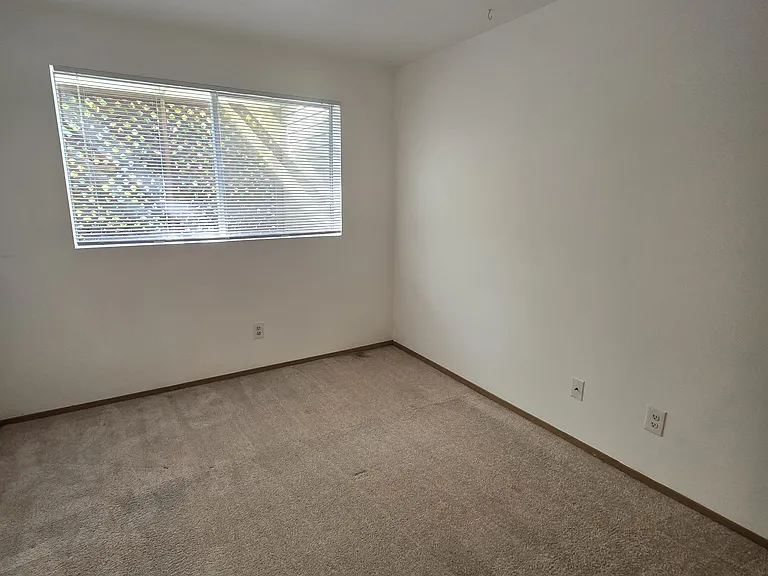 Isherwood Apartments — Photo 9