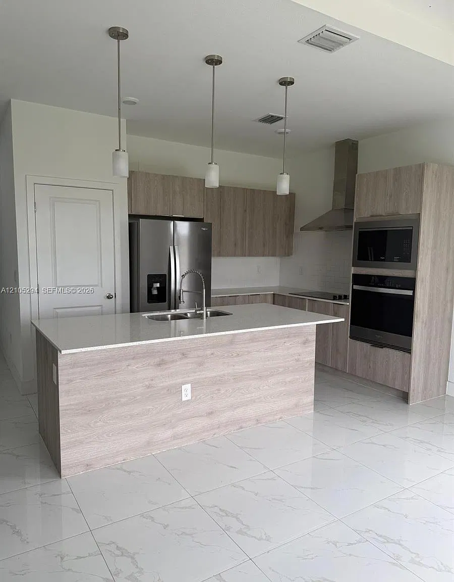 4 bed, 3.0 bath, $1,500 — Photo 4